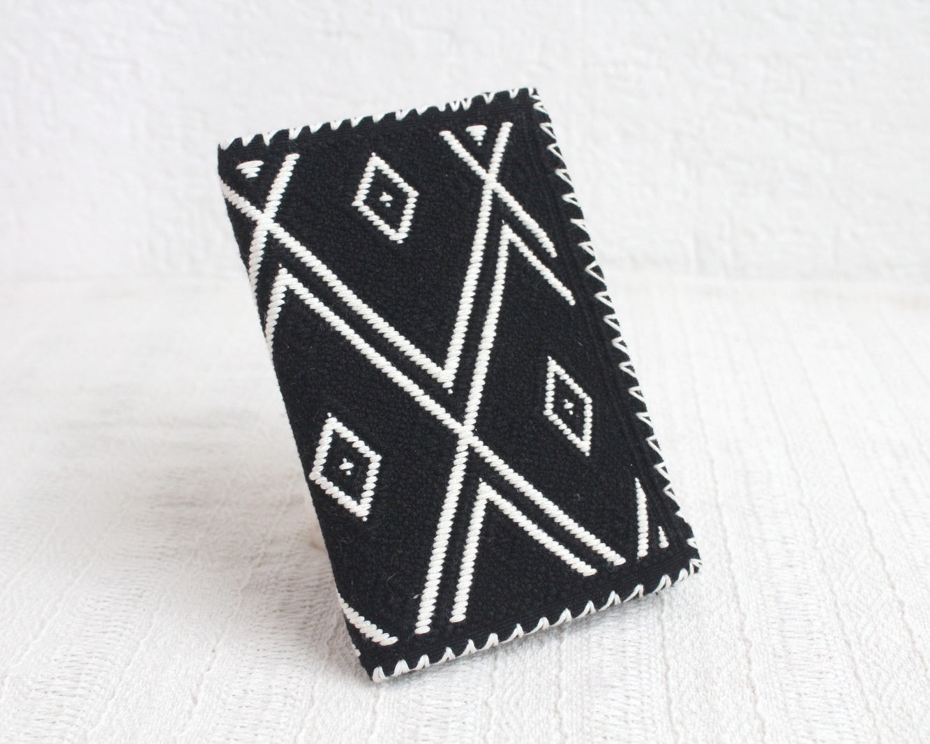 Porta Pasaporte Pejel Negro Blanco