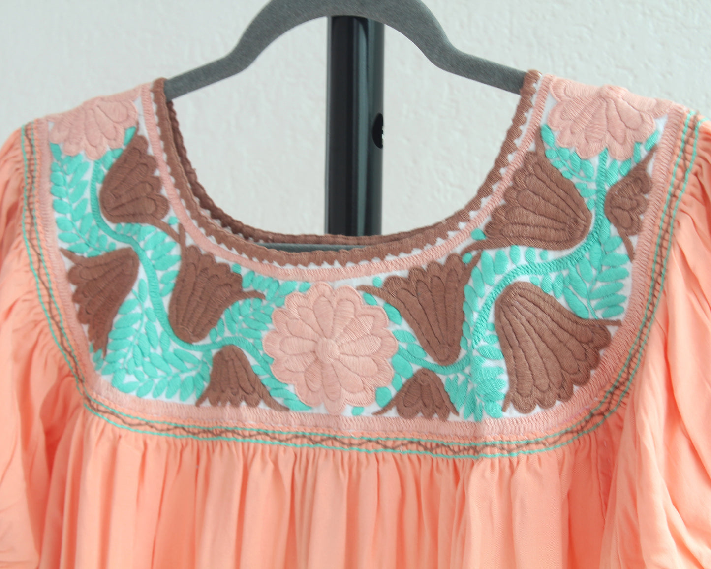 Blusa Aguacatenango Salmon Cafe Turquesa