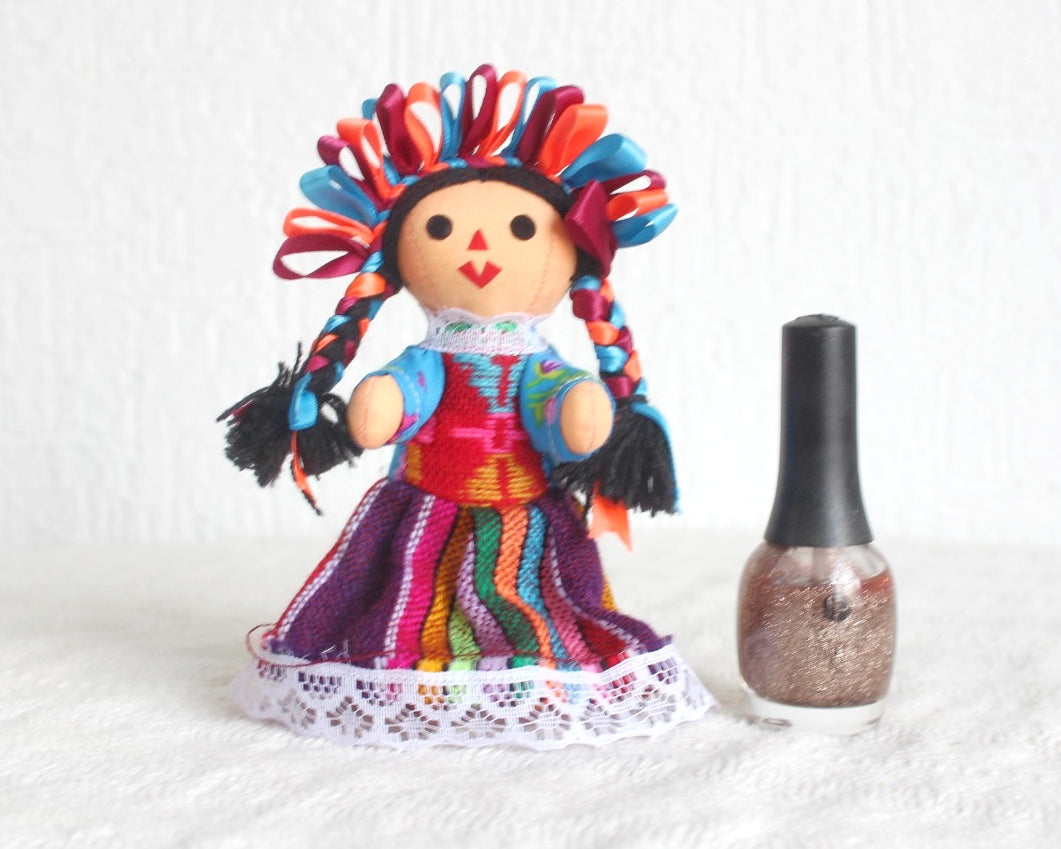 Muñeca Lelé Pequeña Azul Naranja Vino