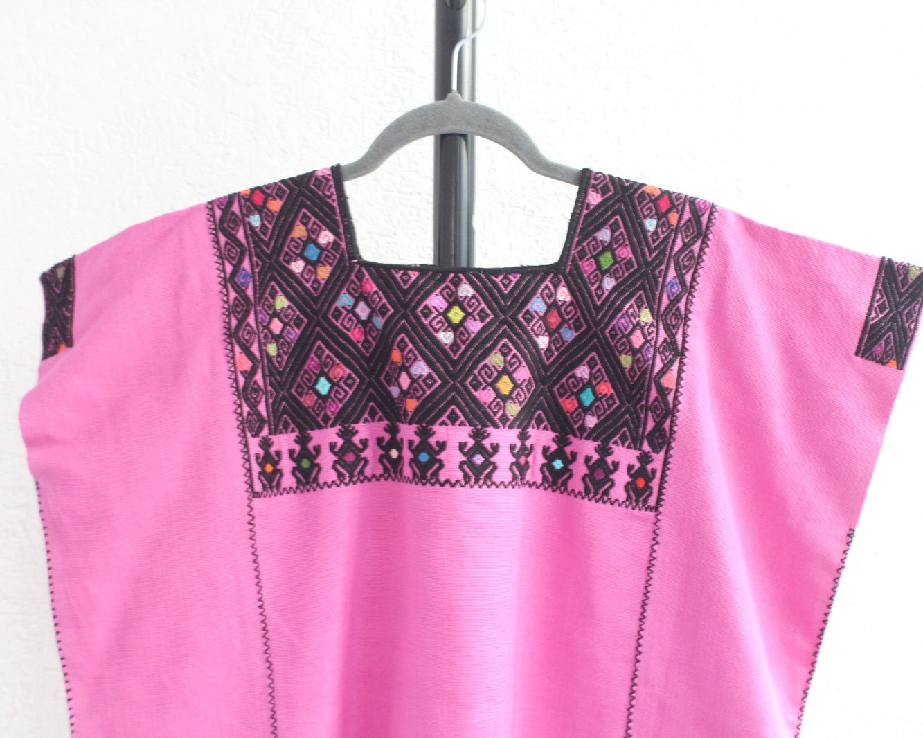 Huipil Corto Laura XL - 2XL Pejel Rosa Negro