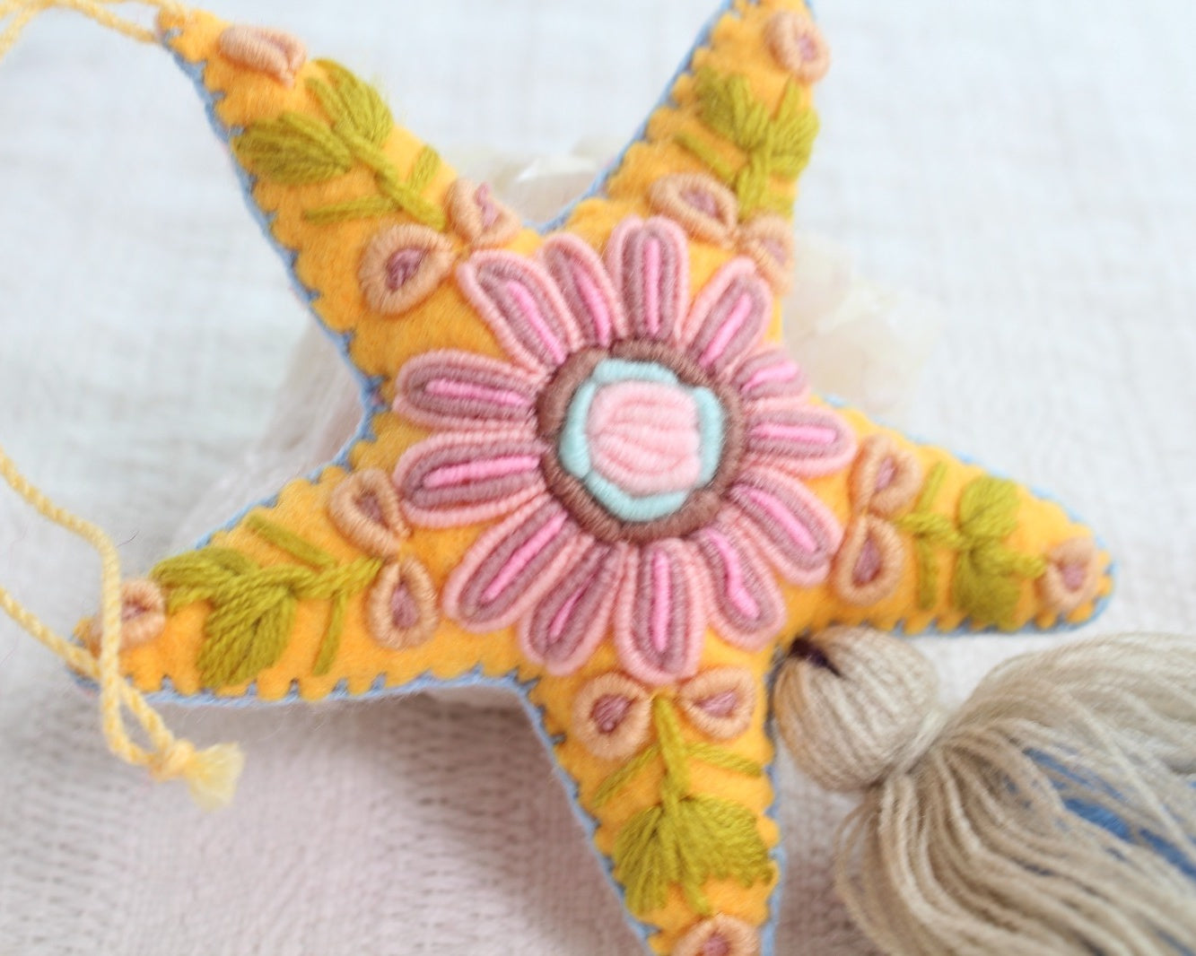 Estrella Rococo Amarillo Beige Azul Rosa