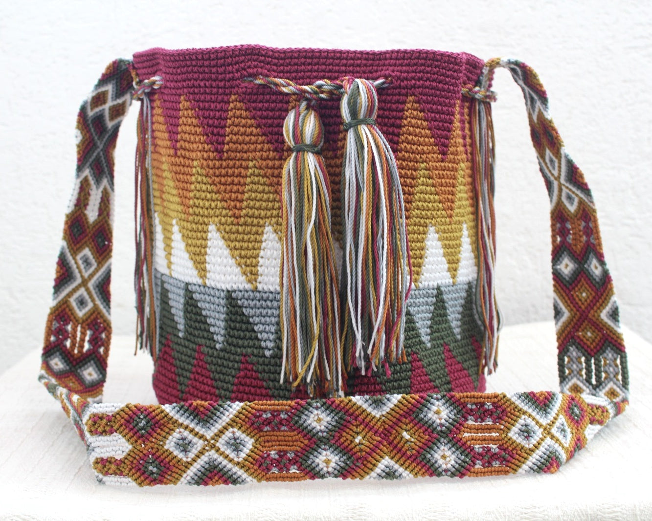 Bolso Morral Zig Zag Vino Mostaza Blanco