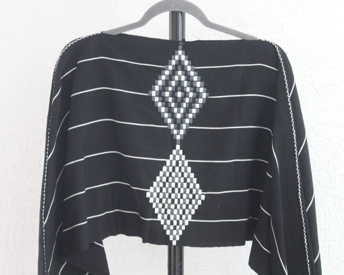 Jorongo Rombos Negro Lineas Blancas