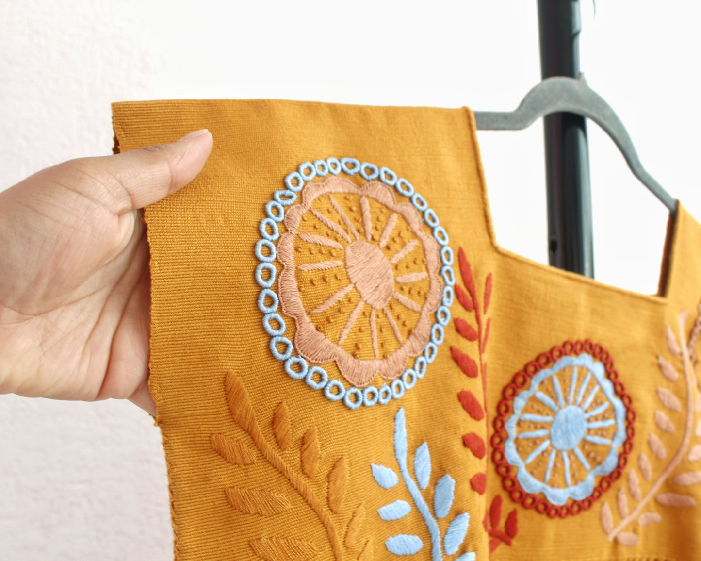 Top Flores Rococo Amarillo Colores