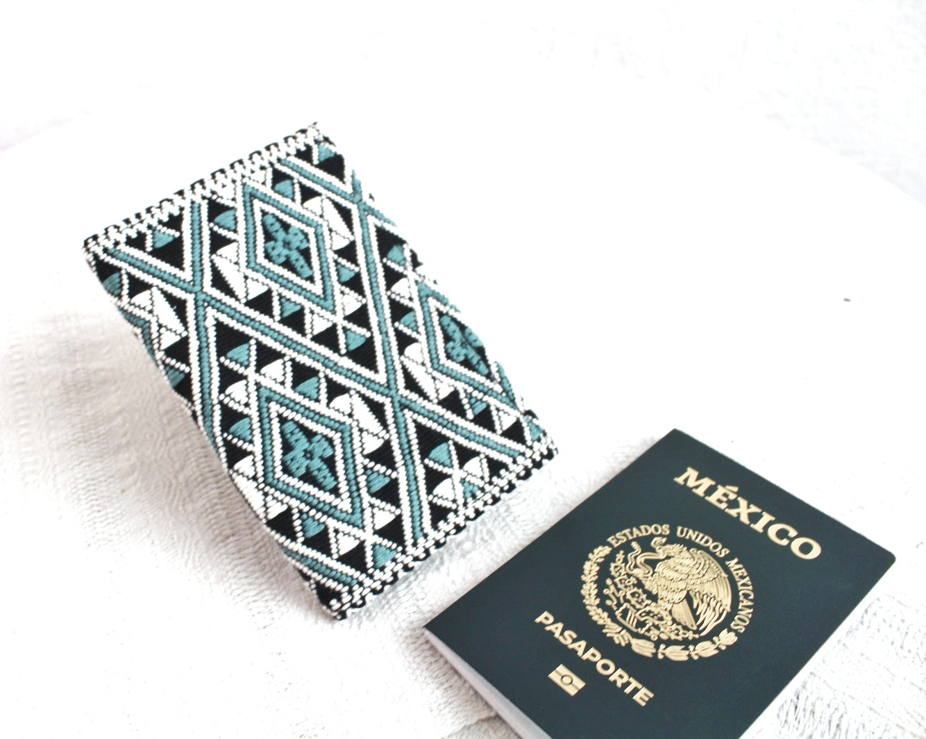 Porta Pasaporte Estrella Blanco Aqua Negro