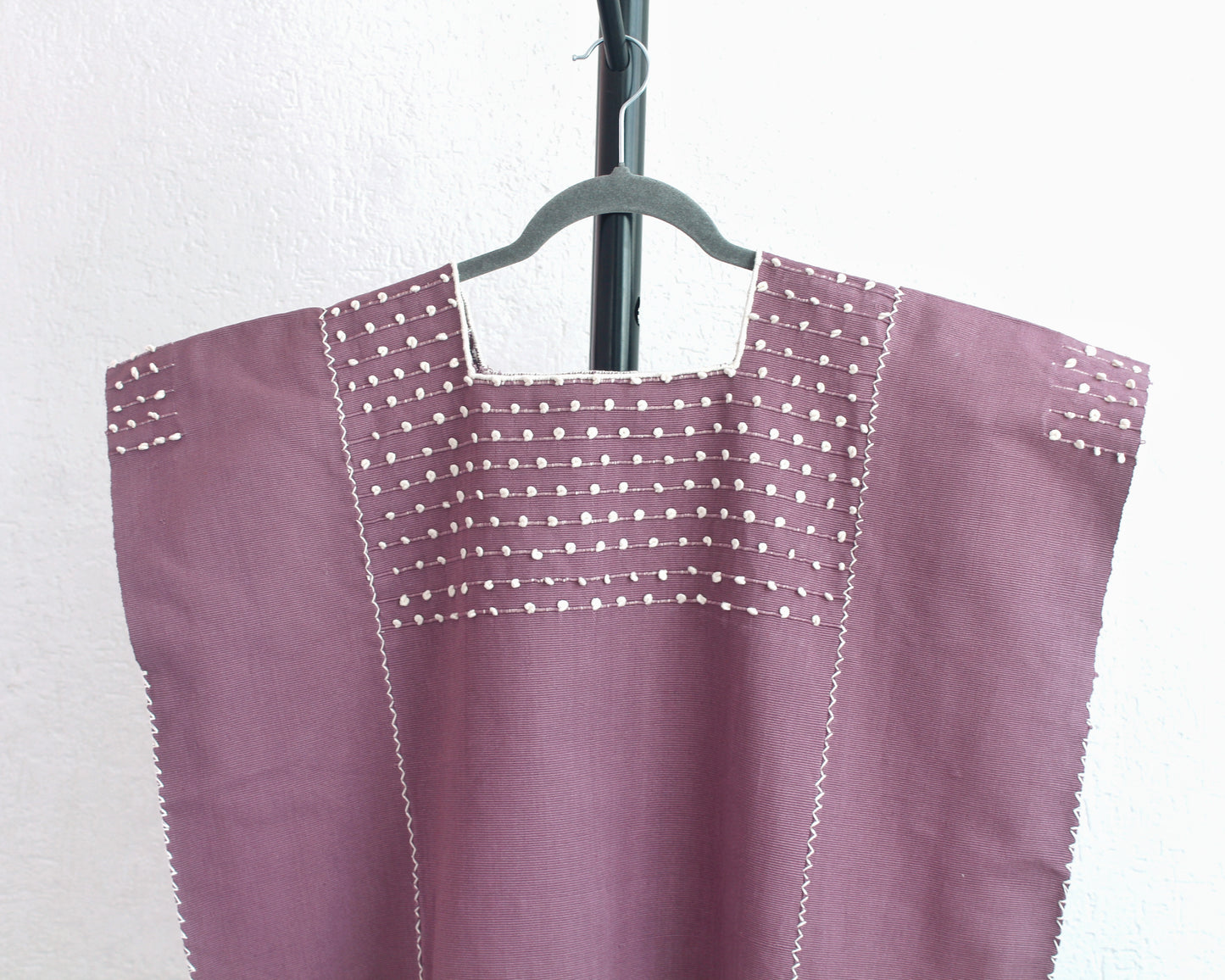 Top Nuditos L - XL Lavanda Obscuro Blanco