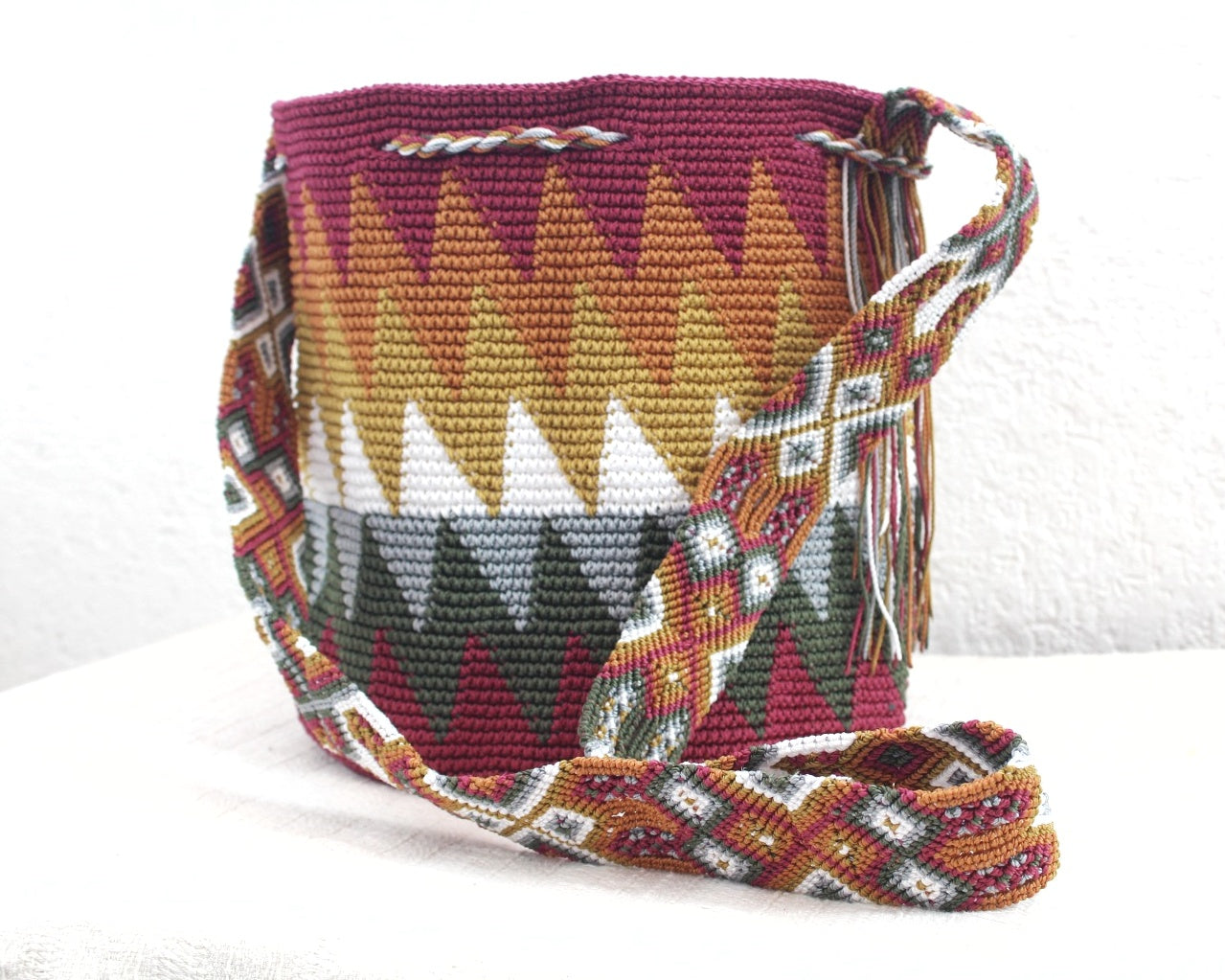 Bolso Morral Zig Zag Vino Mostaza Blanco