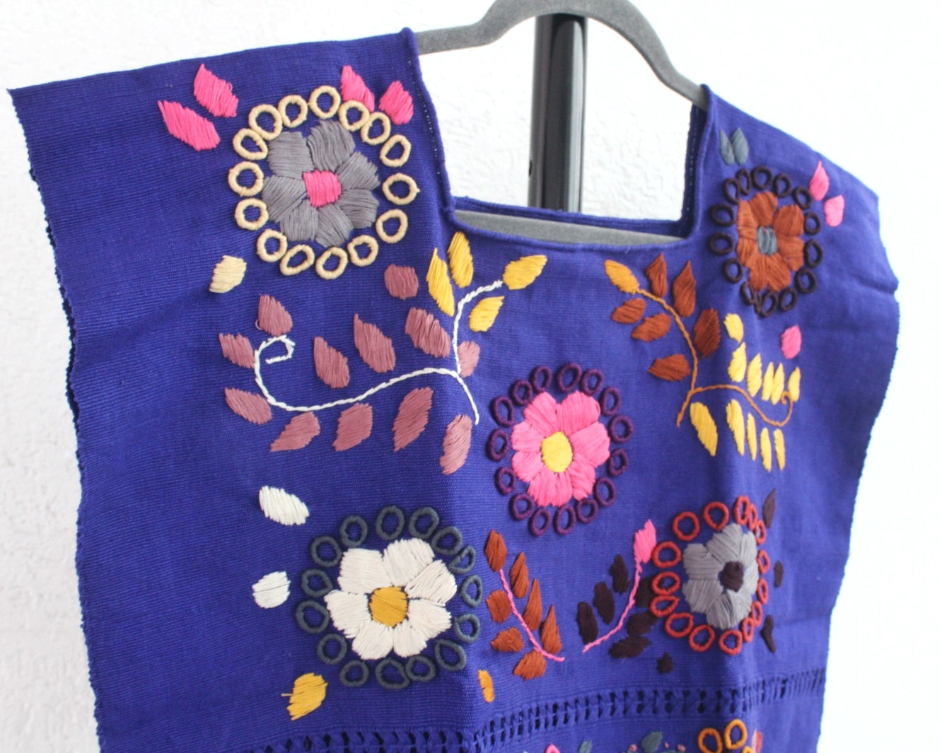 Top Flores Rococo Morado Colores