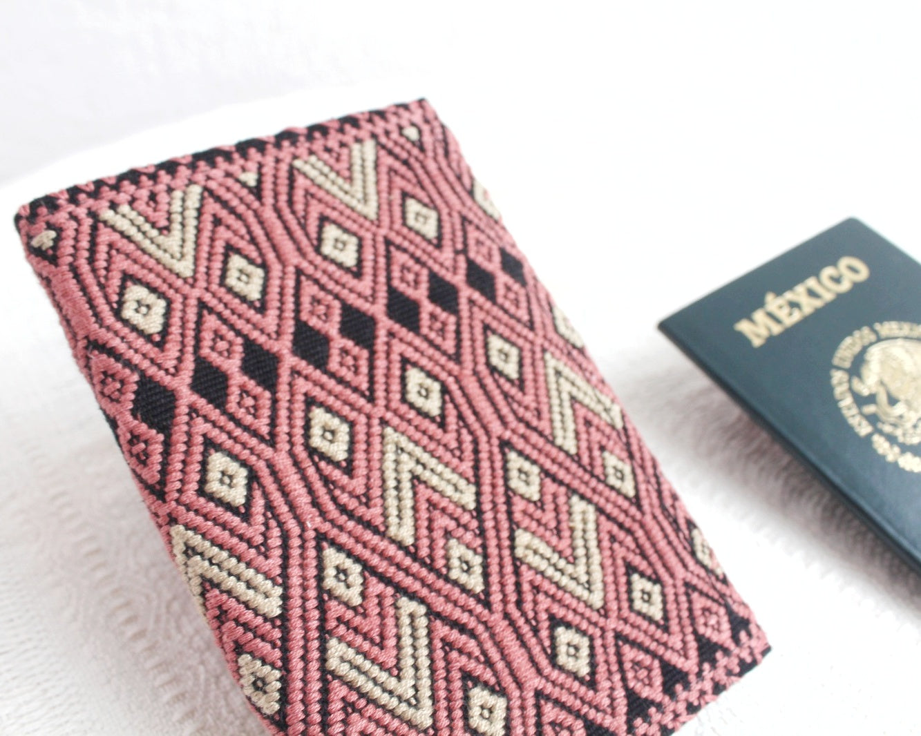 Porta Pasaporte Alas Rosa Palo Beige