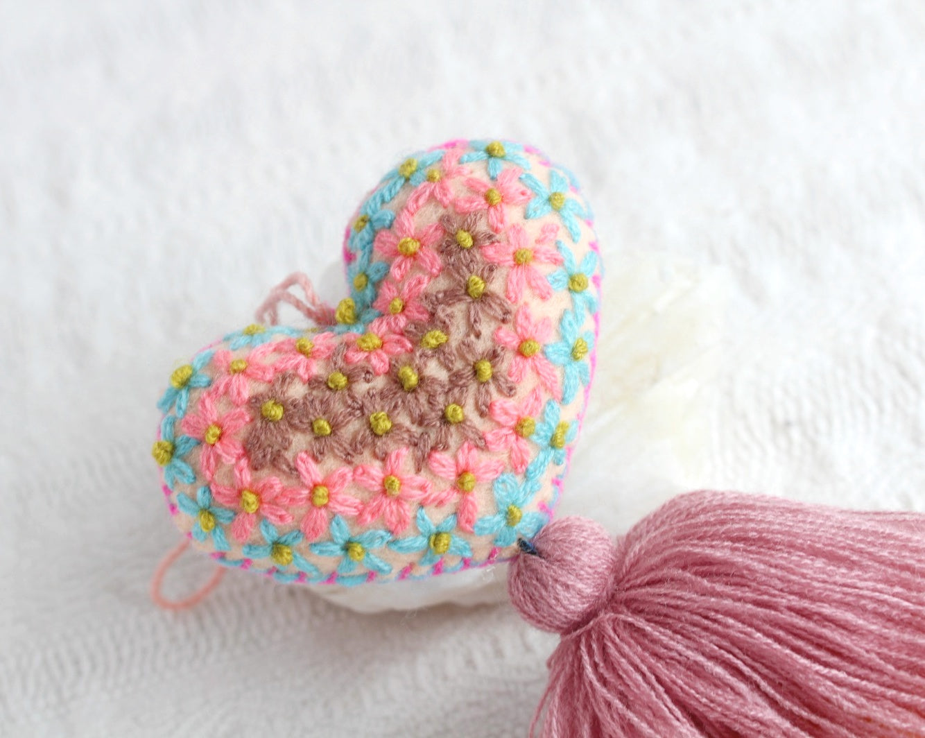 Corazón Florecitas Rosa Beige Verde