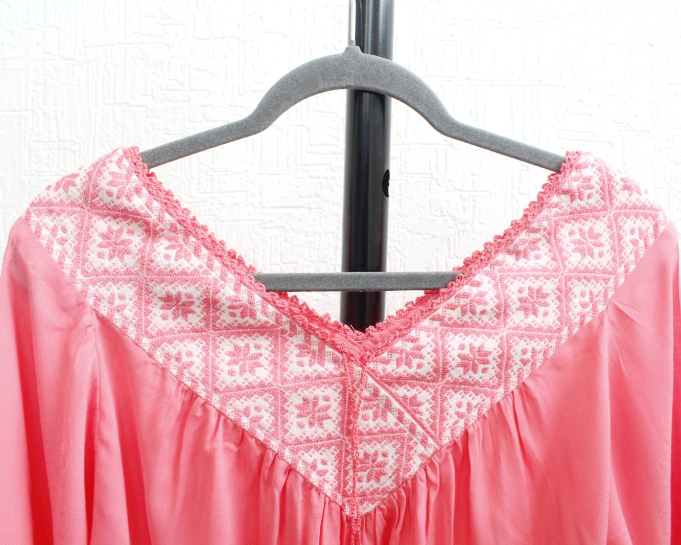 Blusa Cuello V Coral Estrellas