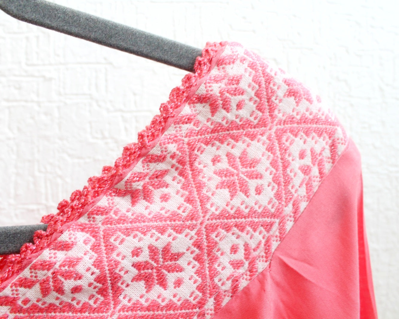 Blusa Cuello V Coral Estrellas