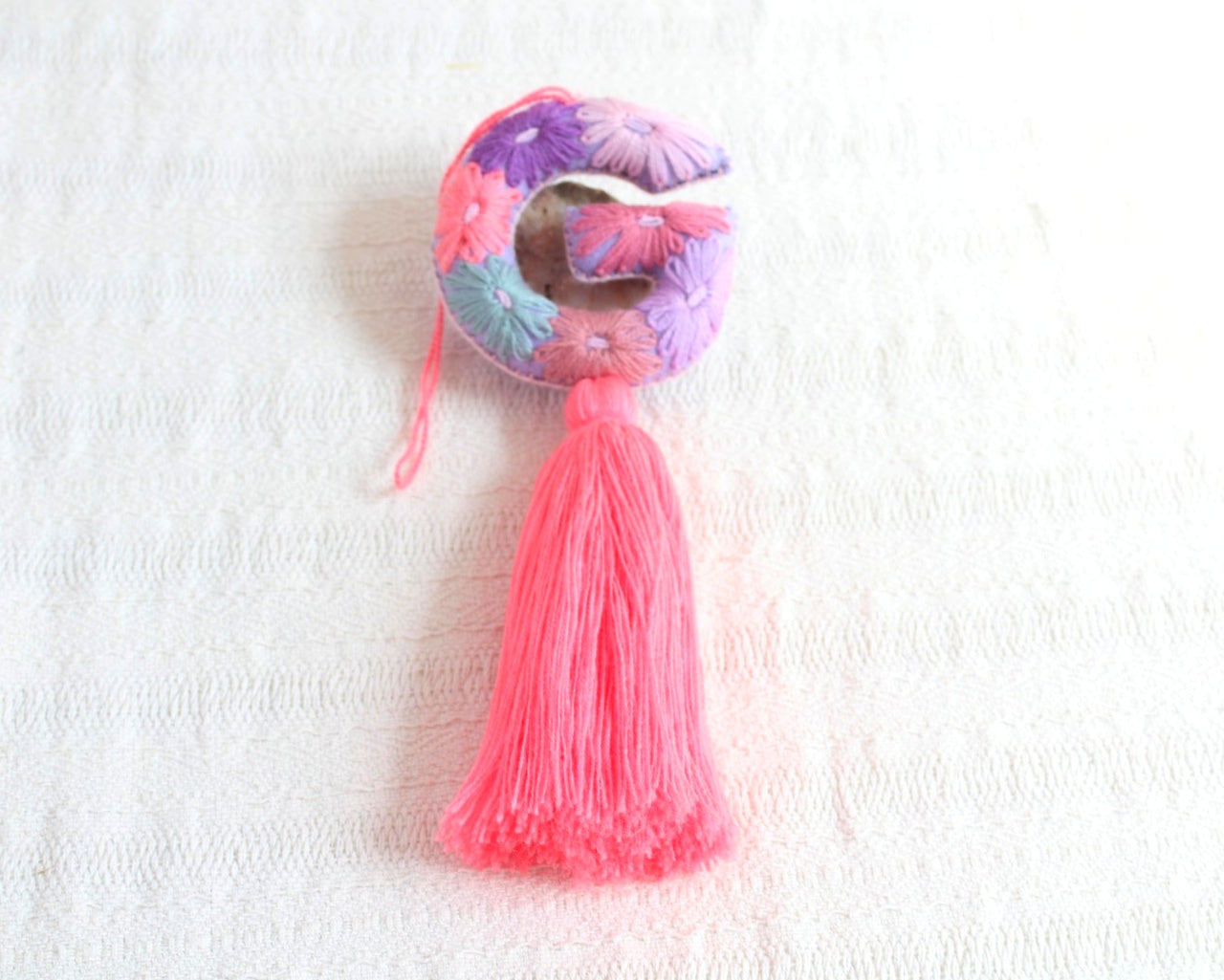 Letra bordada "G" Coral