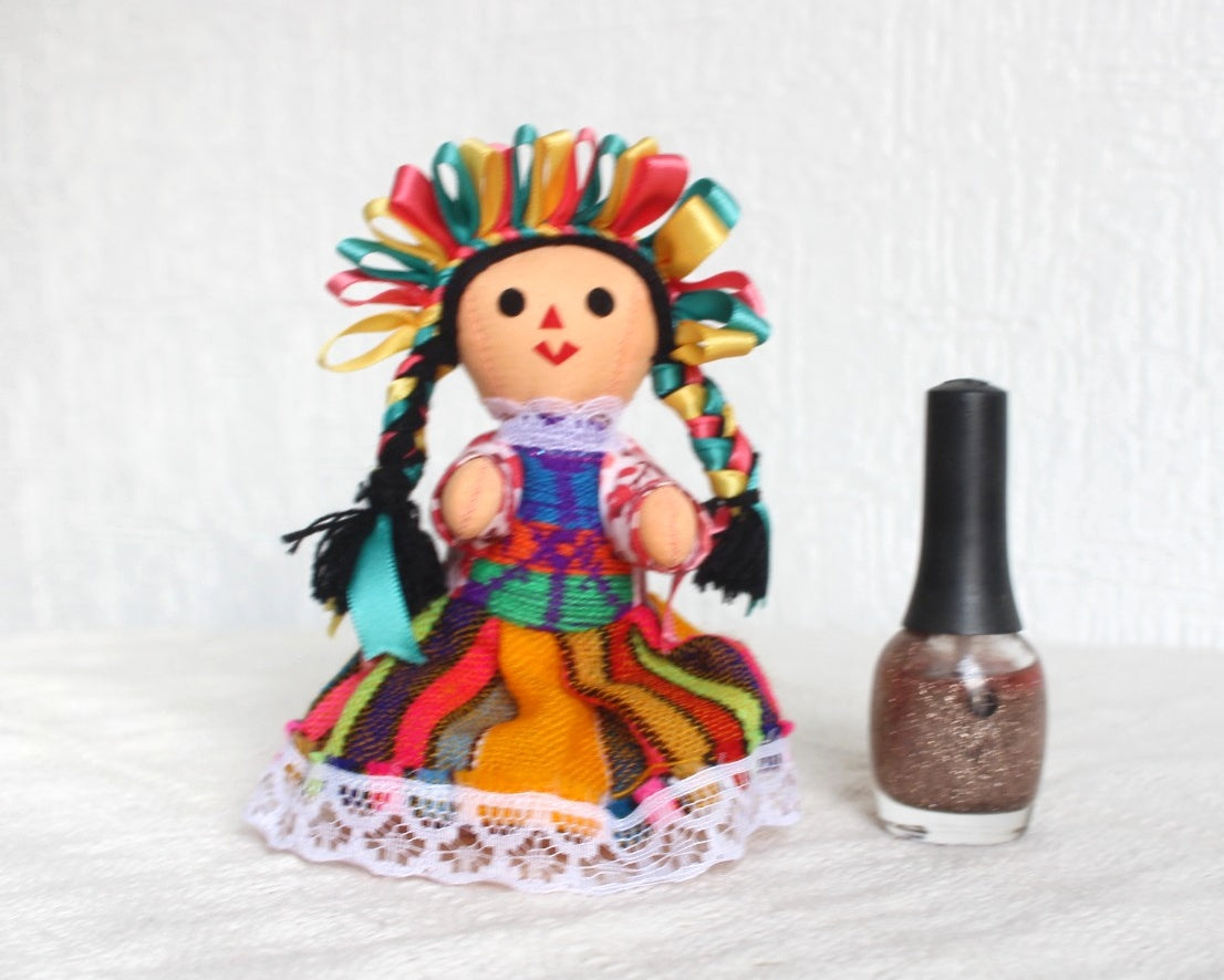 Muñeca Lelé Pequeña Amarillo Verde Coral