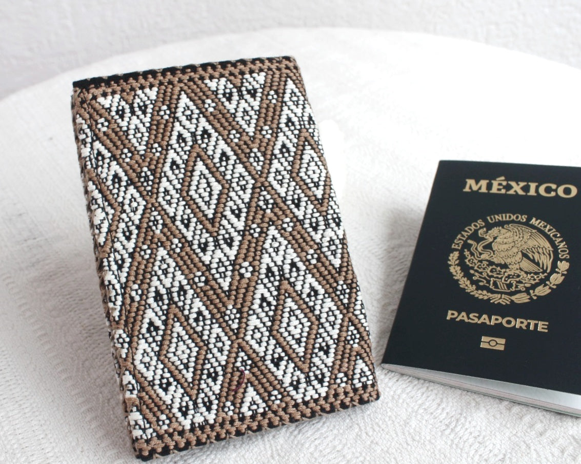 Porta Pasaporte Cosmo Café Blanco