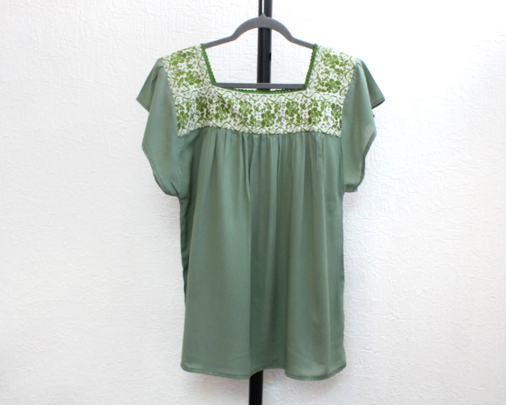 Blusa Bordada Tania Menta Rosas