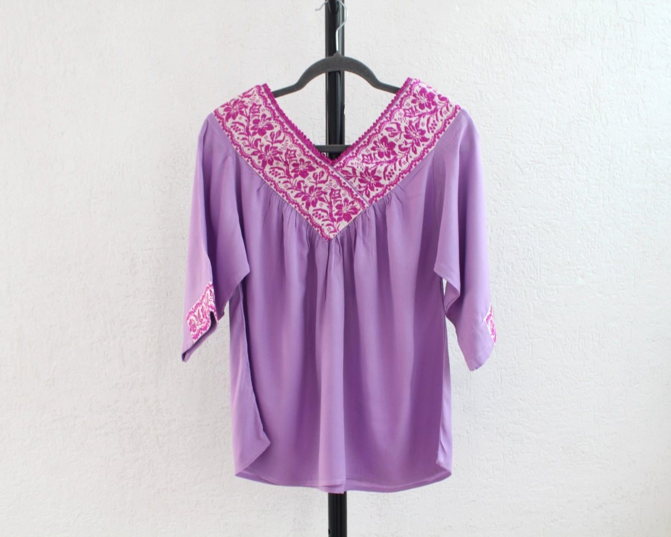 Blusa Cuello V Lila Flores