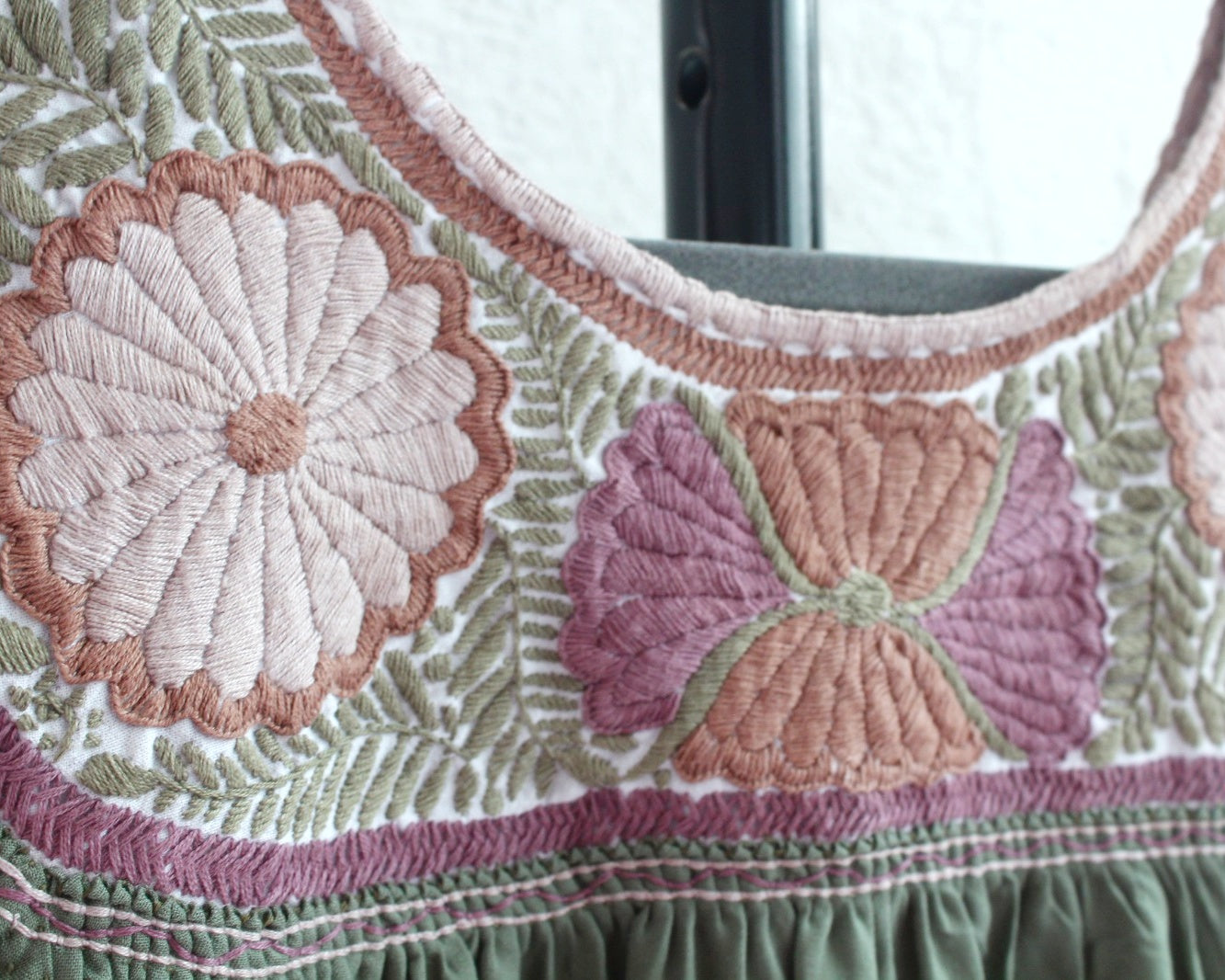 Blusa Aguacatenango Menta Rosa Café