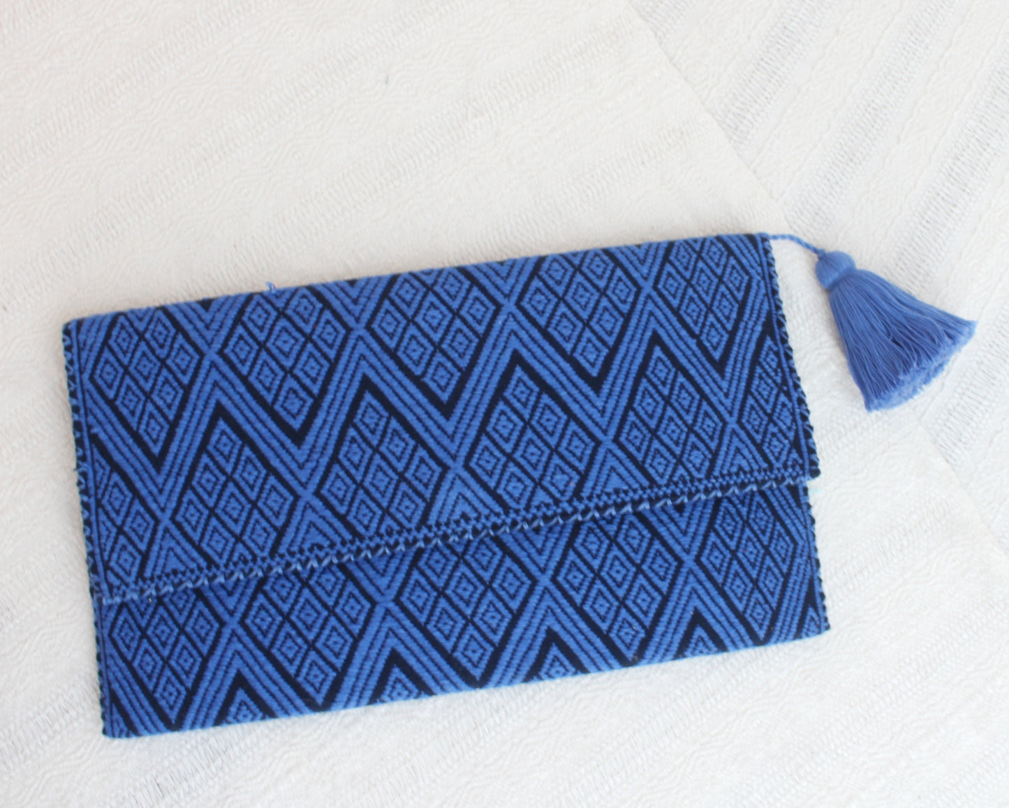 Clutch Artesanal "BATS’I LUCH" Azul Negro