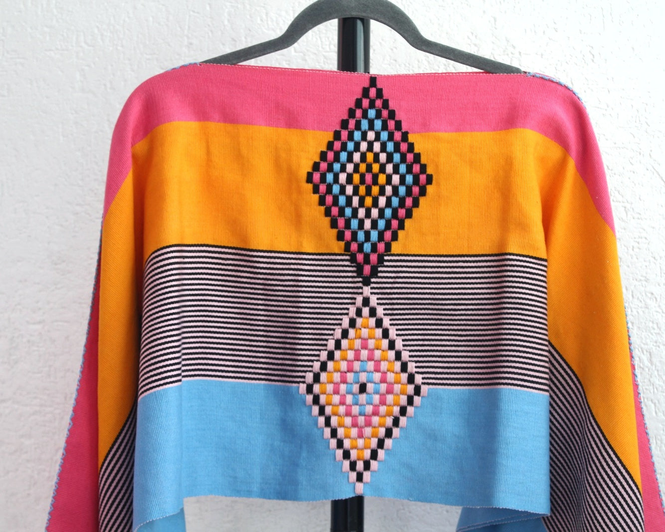 Jorongo Rombos Rosa Amarillo Azul
