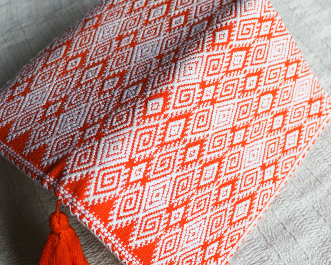 Billetera Flores con Espinas Naranjas