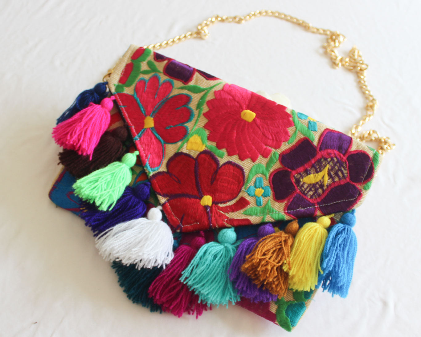 Clutch Bordado Colores Beige