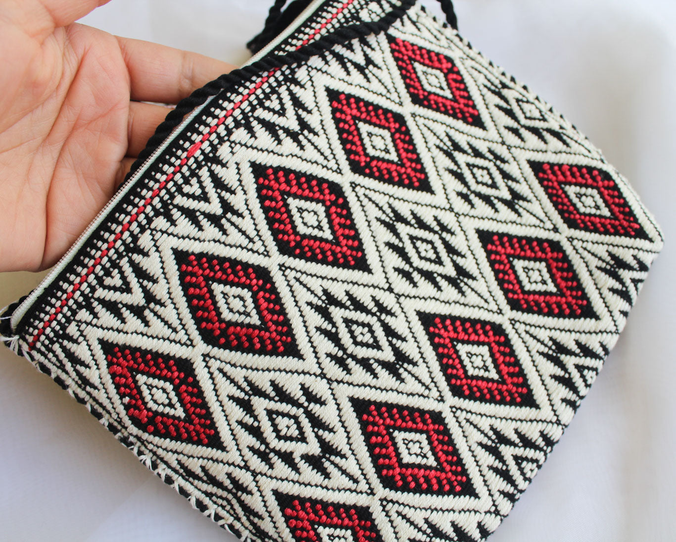 Bolso Telar Estrellas Blanco Rojo y Negro