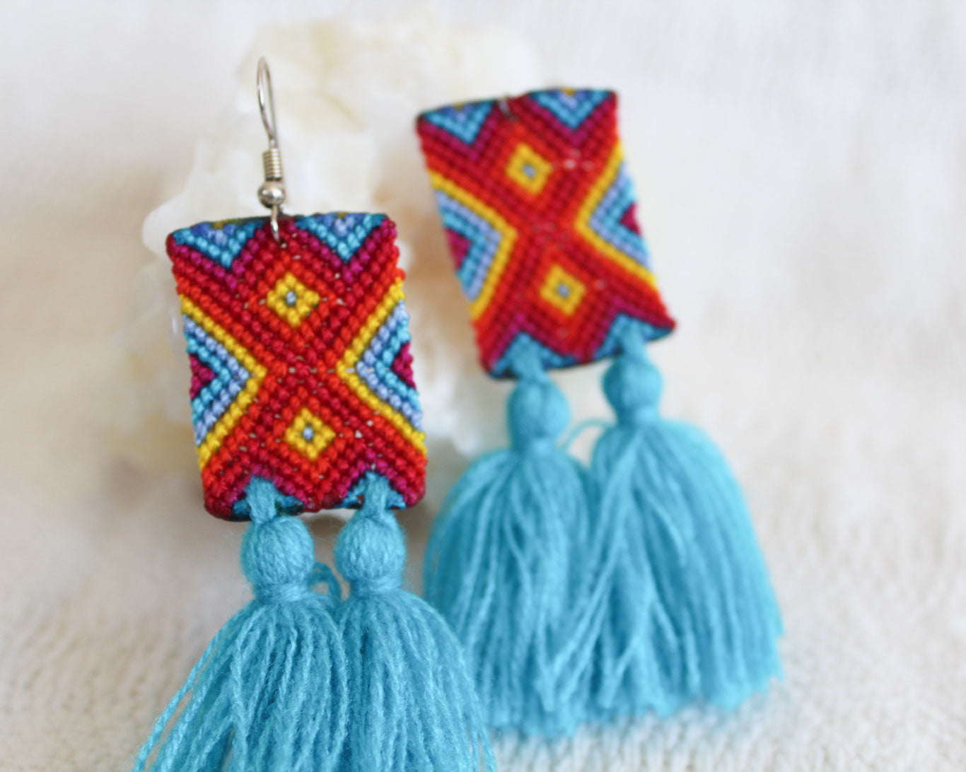 Aretes Rectángulos Tejidos Azul Claro