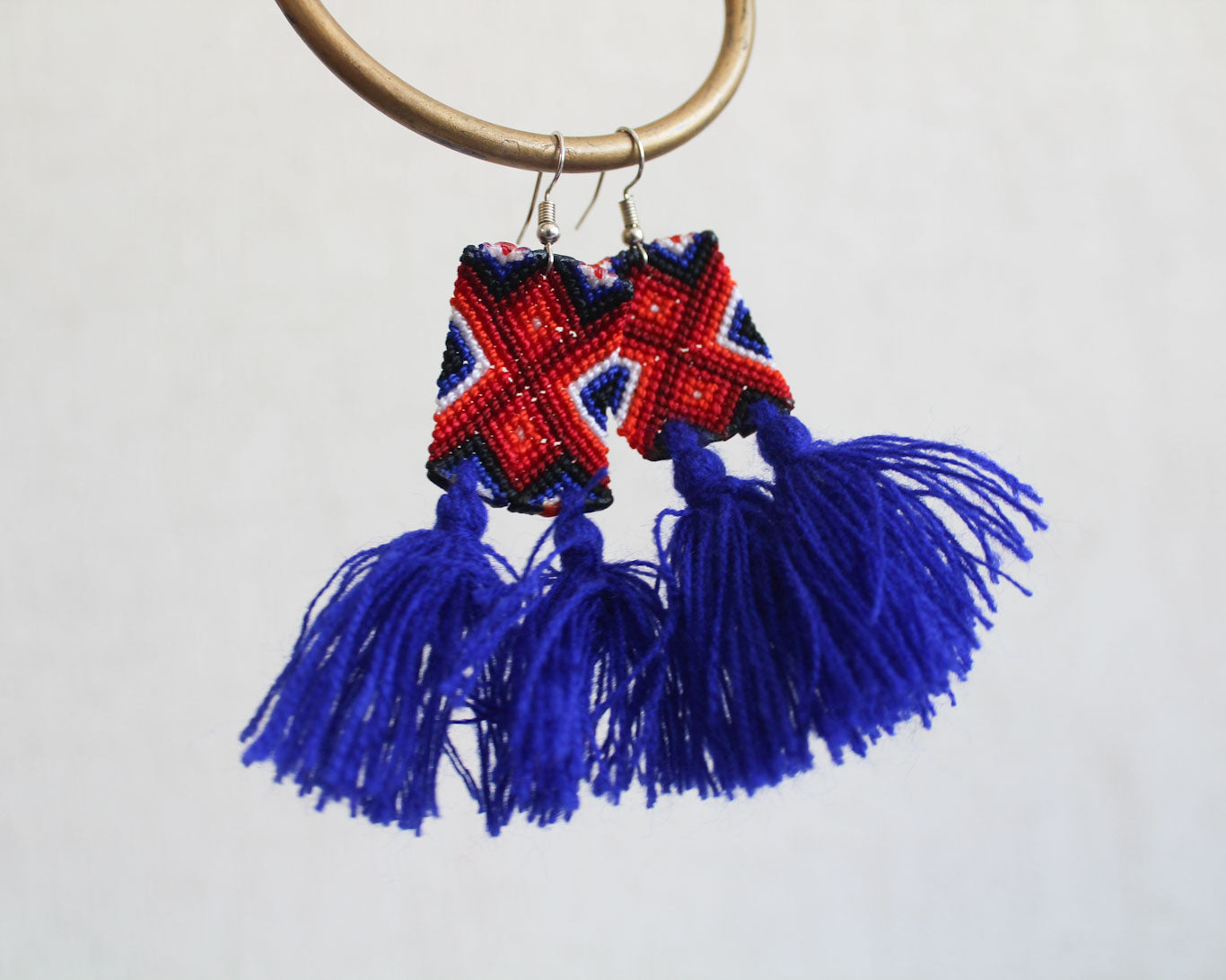 Aretes Rectángulos Tejidos Azul y Rojo