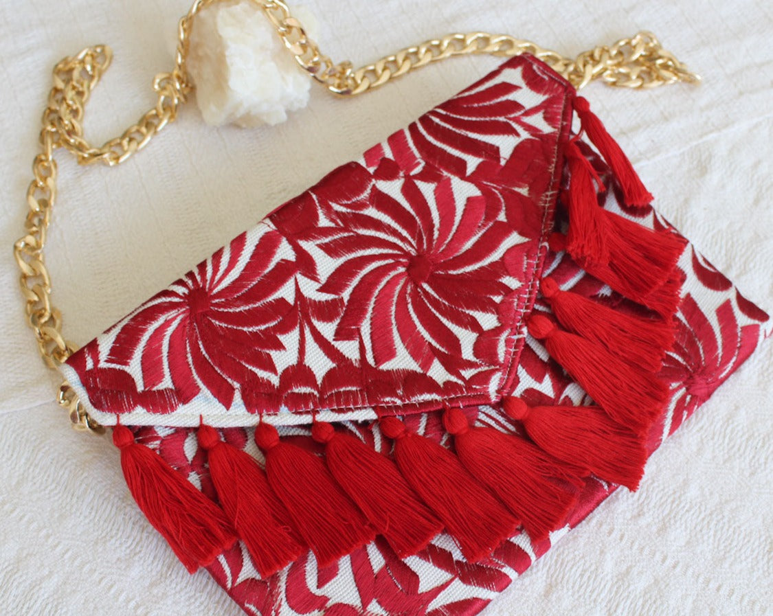 Clutch Bordado Blanco Rojo