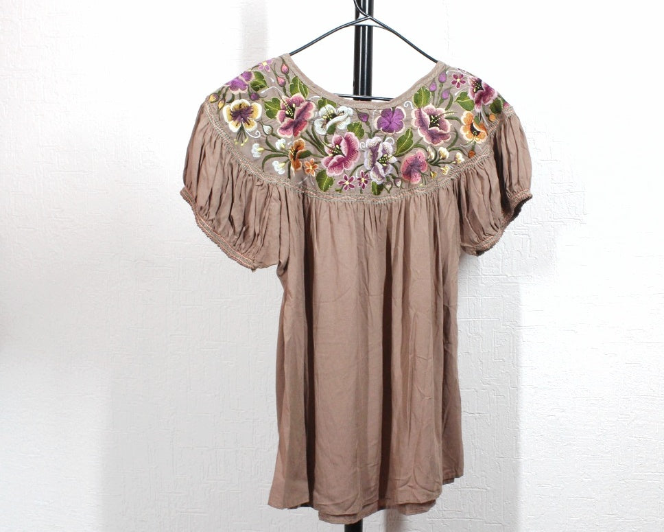 Blusa Abigail Flores Cafe Claro XXL