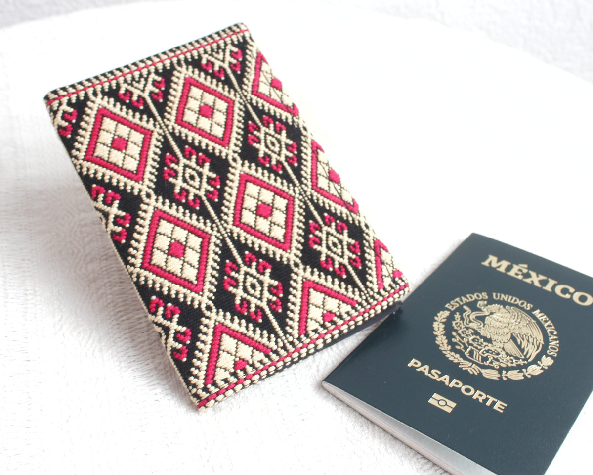 Porta Pasaporte Grecas Beige Rosa