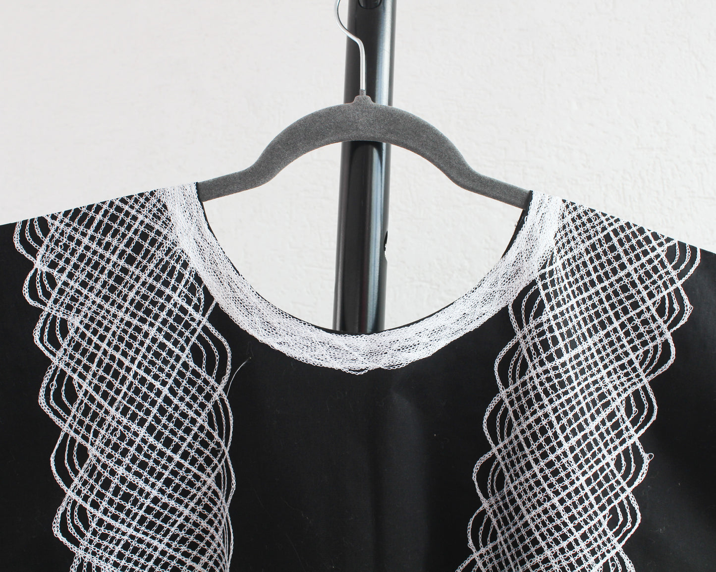 Blusa Cadenilla Negro Blanco