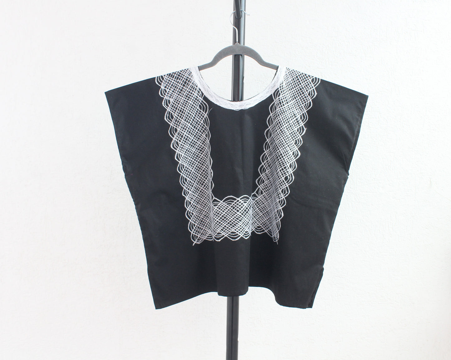 Blusa Cadenilla Negro Blanco