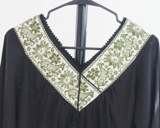 Blusa Cuello V Burritos Negro Verde