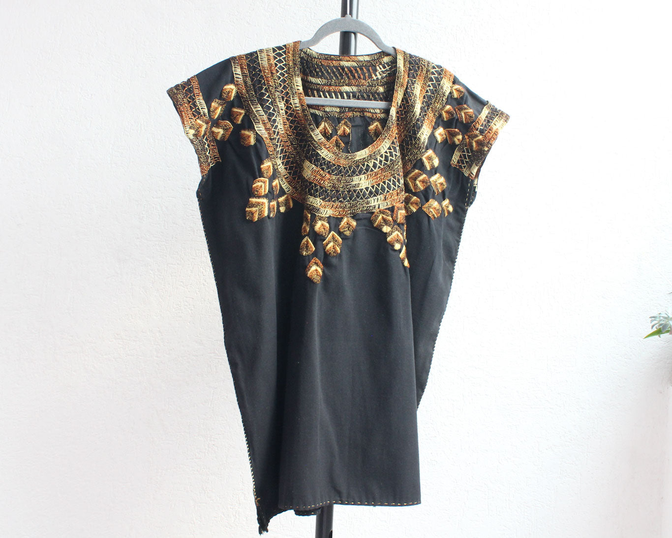 Blusa Hojas Bordadas XXL Negro Dorado