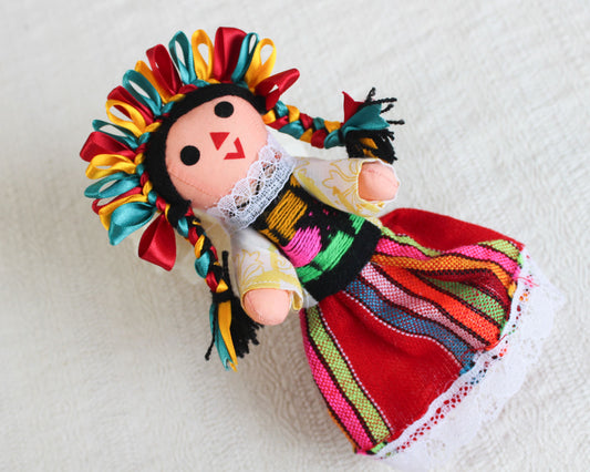 Muñeca  mediana Rojo Amarillo y azul
