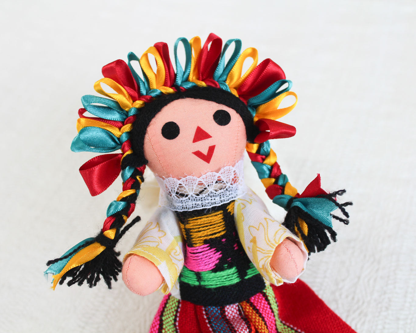 Muñeca  mediana Rojo Amarillo y azul