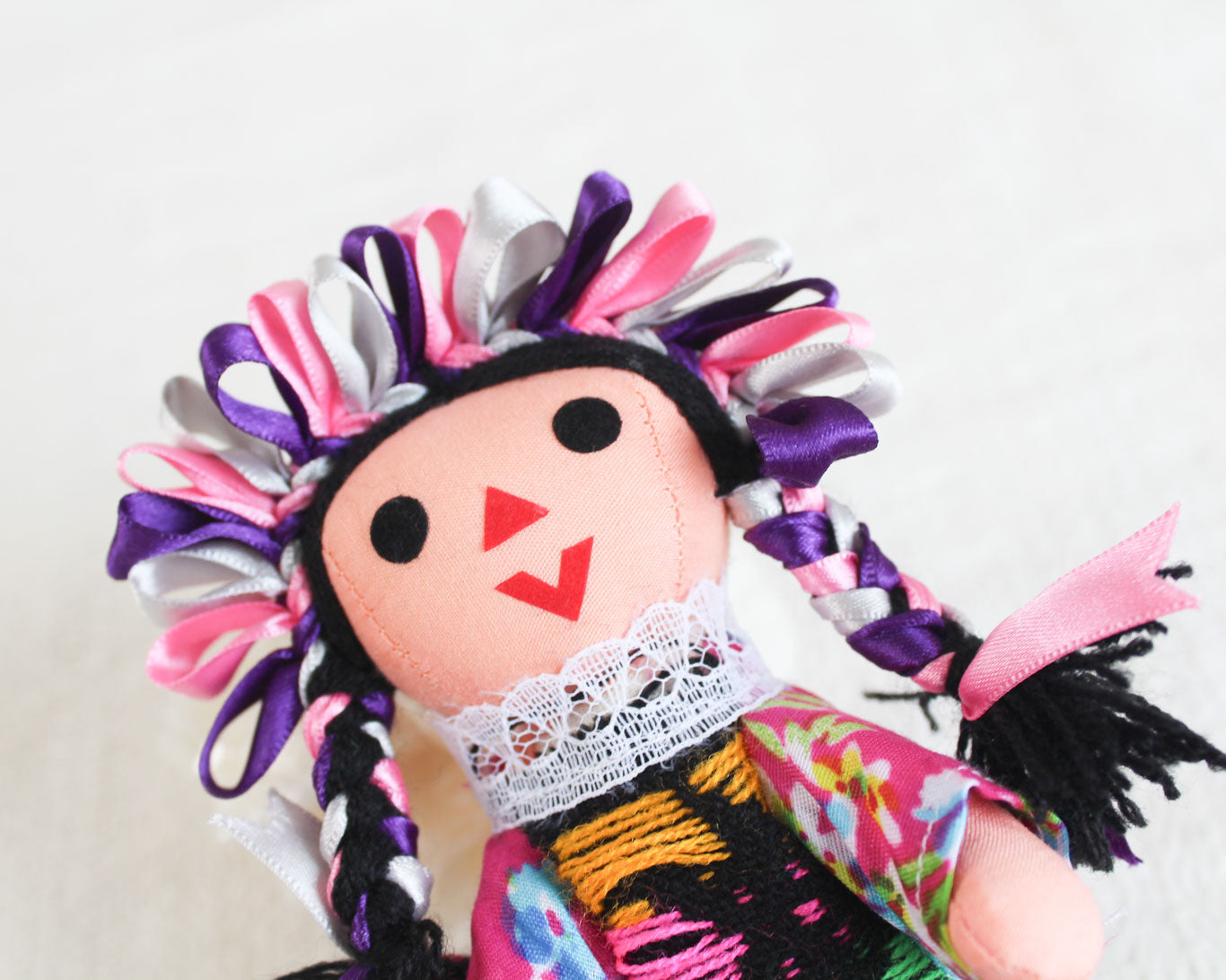 Muñeca Lelé Mediana Rosa Blanco Morado