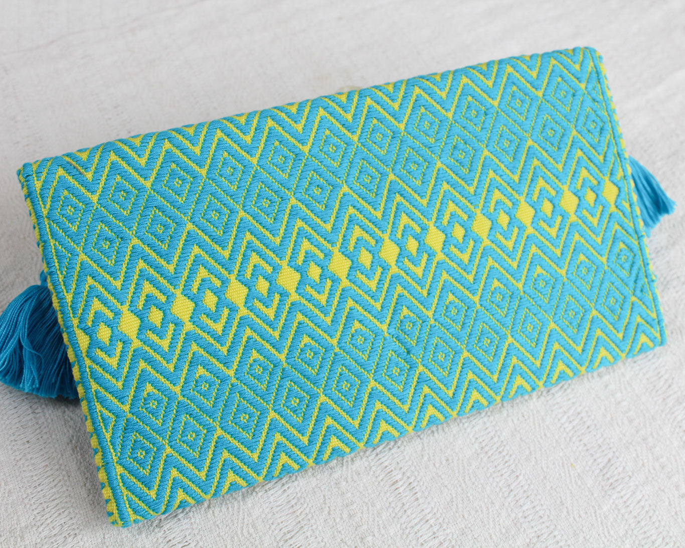 Clutch Artesanal "BATS’I LUCH" Azul Amarillo