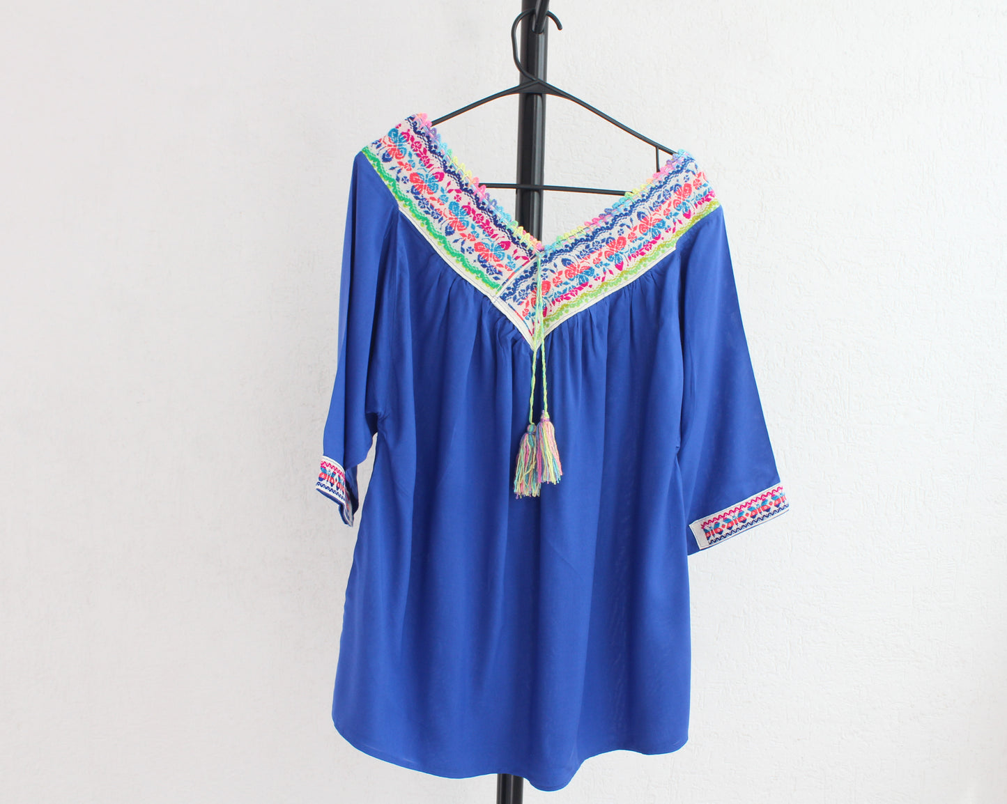 Blusa Cuello V Azul Mariposas Colores