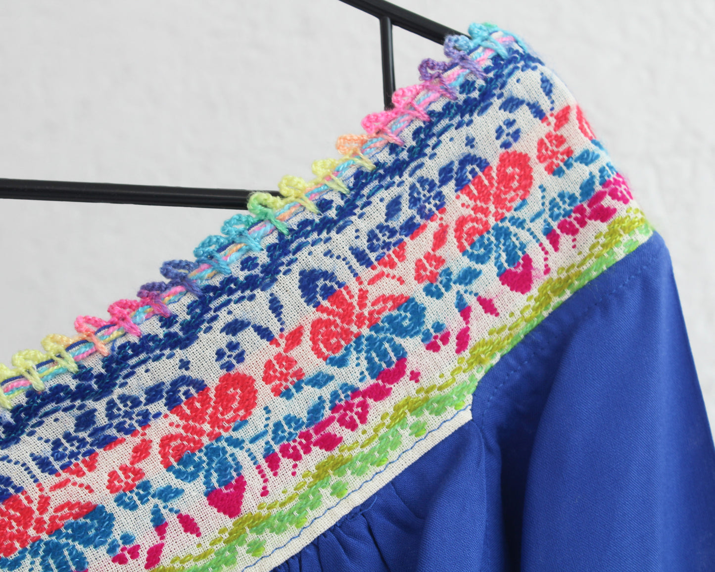 Blusa Cuello V Azul Mariposas Colores