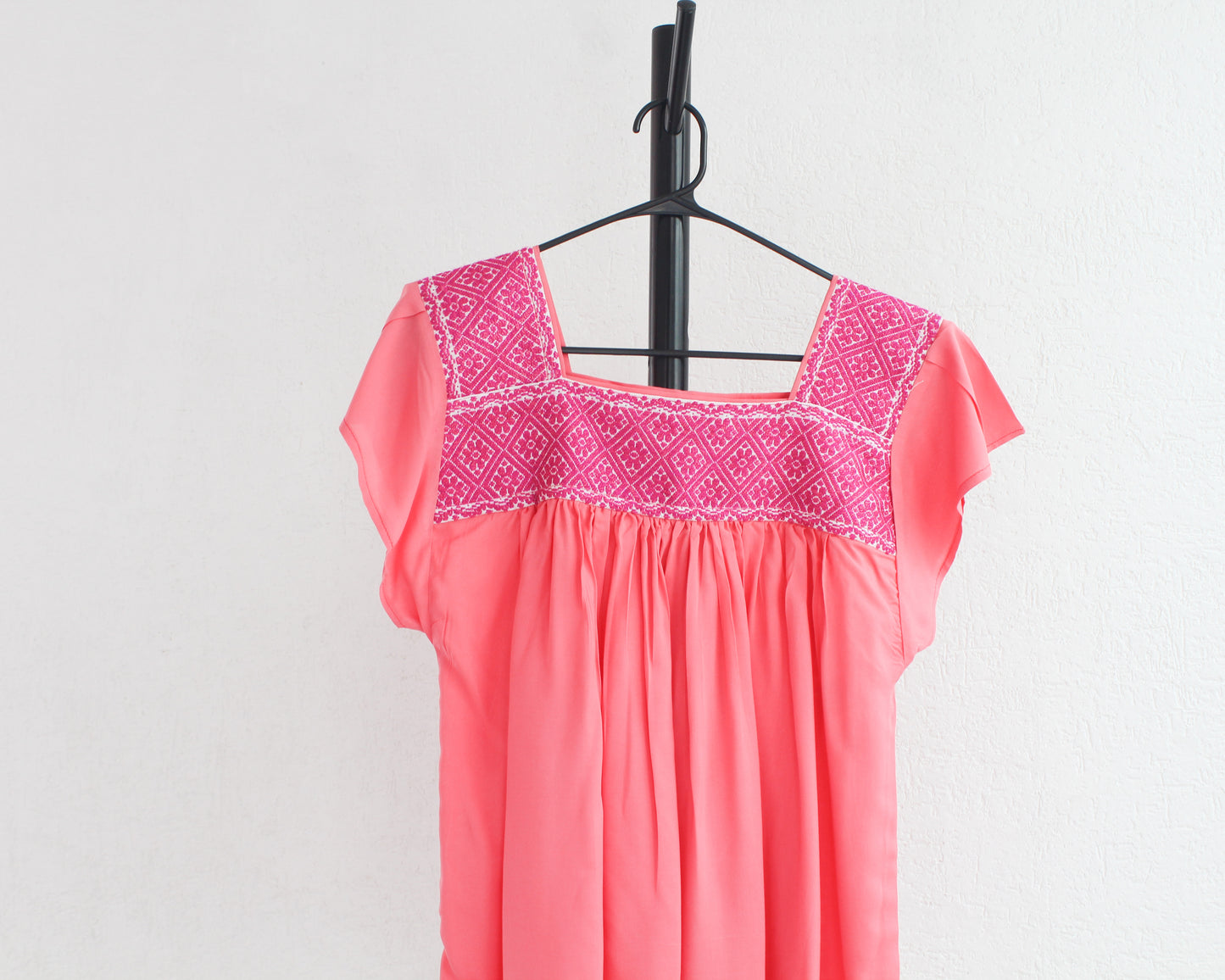 Blusa Bordada Tania Coral Flores