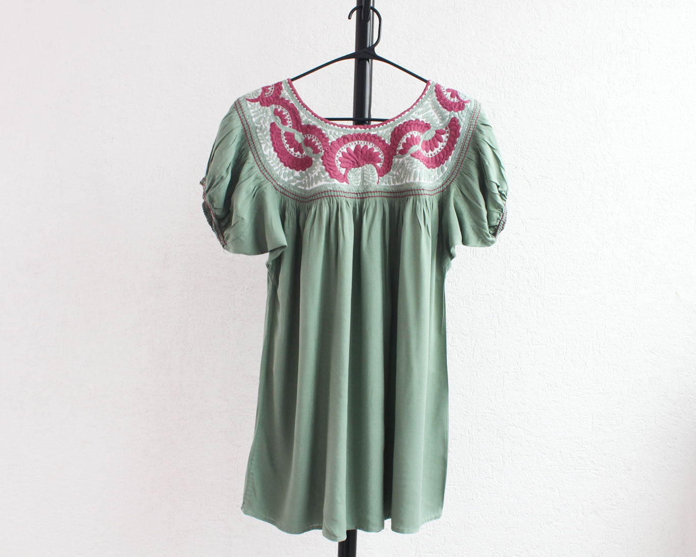 Blusa Aguacatenango Menta Vino  Gerberas