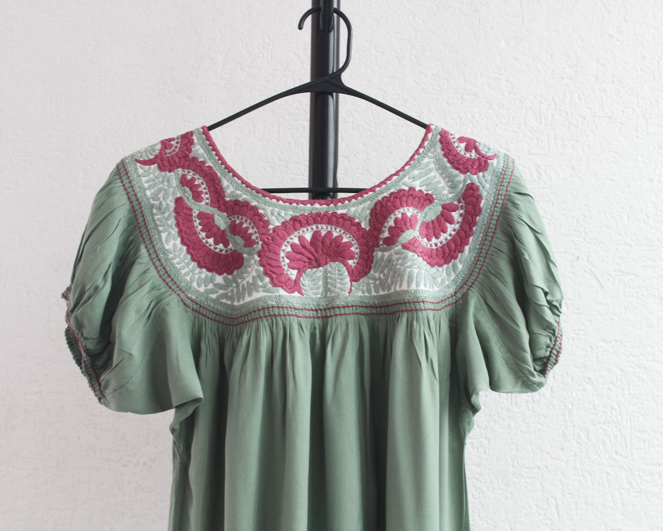 Blusa Aguacatenango Menta Vino  Gerberas