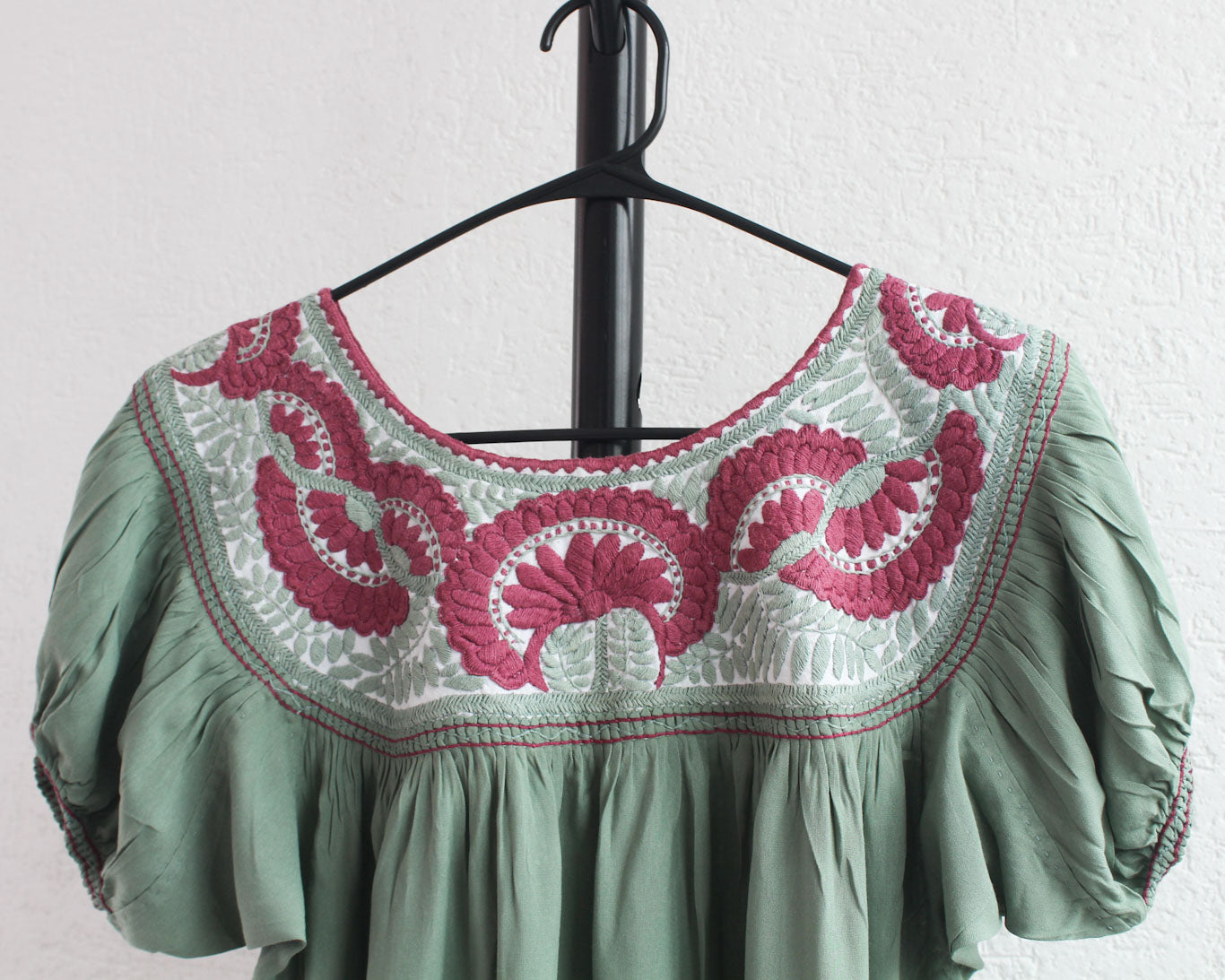 Blusa Aguacatenango Menta Vino  Gerberas