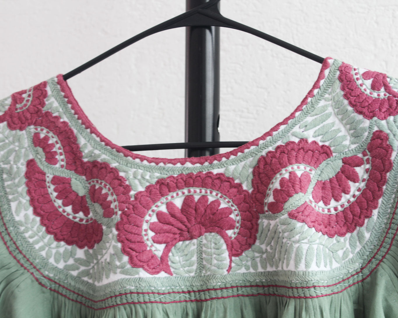 Blusa Aguacatenango Menta Vino  Gerberas