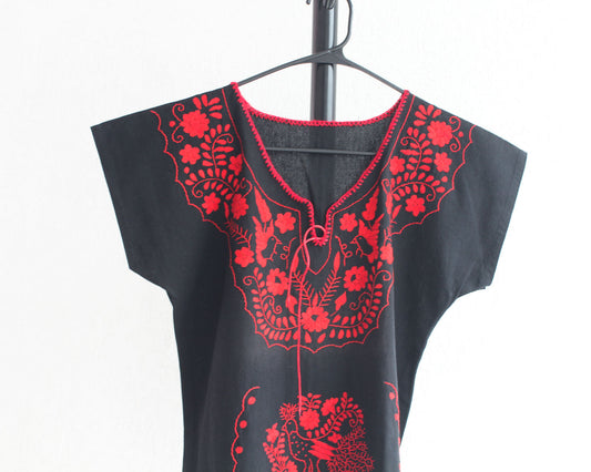 Blusa Corta Bordada Negro Rojo