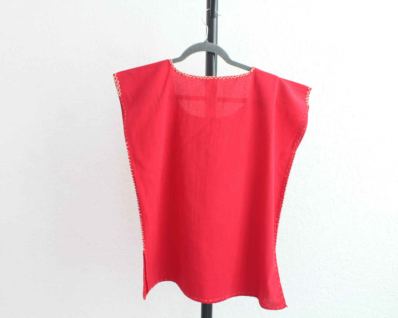 Blusa Corta Bordada Ana Rojo Beige