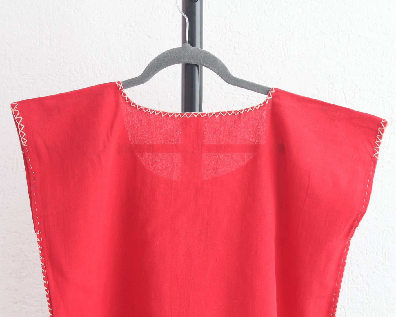 Blusa Corta Bordada Ana Rojo Beige